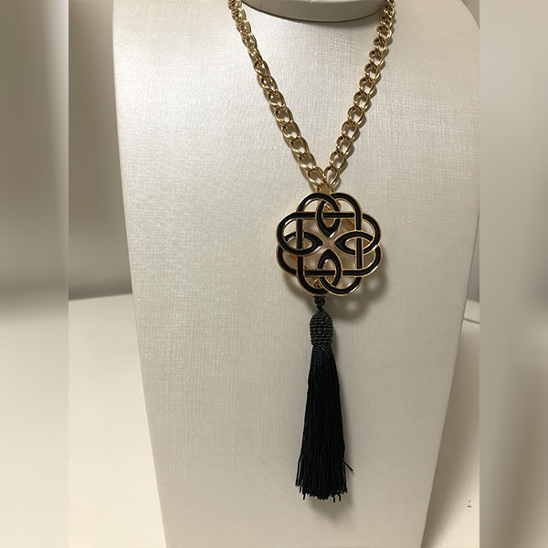 acessórios em looks de trabalho